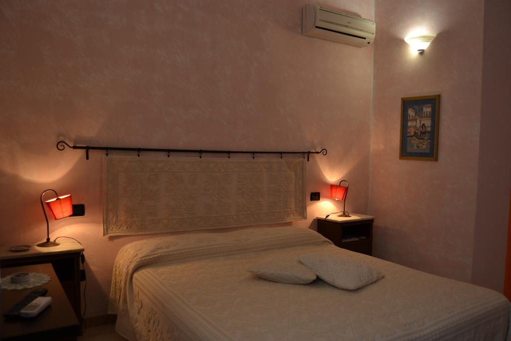 S'Attobiu Guest Rooms تويلادا الغرفة الصورة